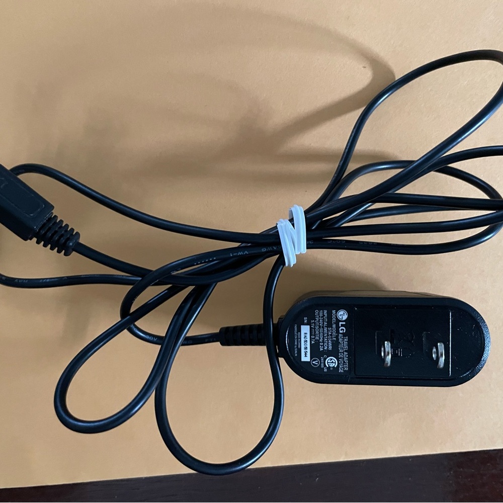 LG Cell Phone Charger Model STA-U34WRI Output 5.1V 0.7AMP Genuine OEM